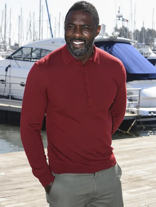 Aktor Idris Elba hampir mati saat syuting adegan untuk film terbarunya yang berjudul ‘Beasts Of No Nation’. Ia berada dalam sebuah adegan di dekat air terjun di Ghana ketika kakinya tergelincir dari batu dan ranting yang ia pegang patah. (Bintang/EPA)
