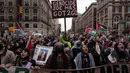 Para pengunjuk rasa pro-Palestina berpartisipasi dalam unjuk rasa "All out for Palestine" di Universitas Columbia di New York pada 2 Februari 2024. (Yuki IWAMURA/AFP)
