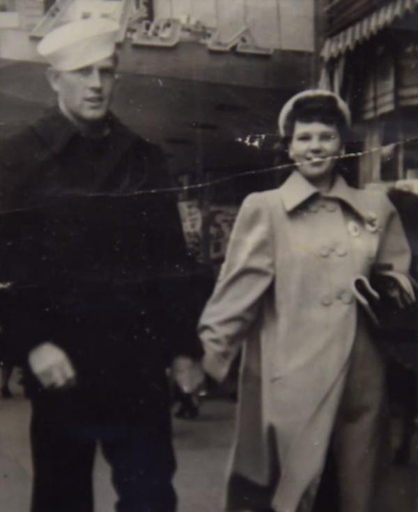 Kakek Foyd dan Nenek Violet saat perang dunia II | Photo: Caopyright elitedaily.com