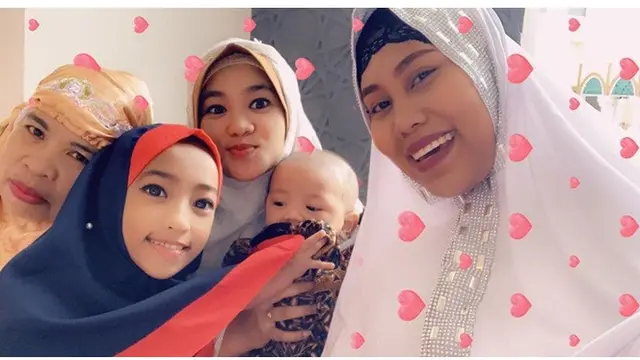 6 Potret Evi Masamba Berhijab, Cantik dan Bikin Pangling