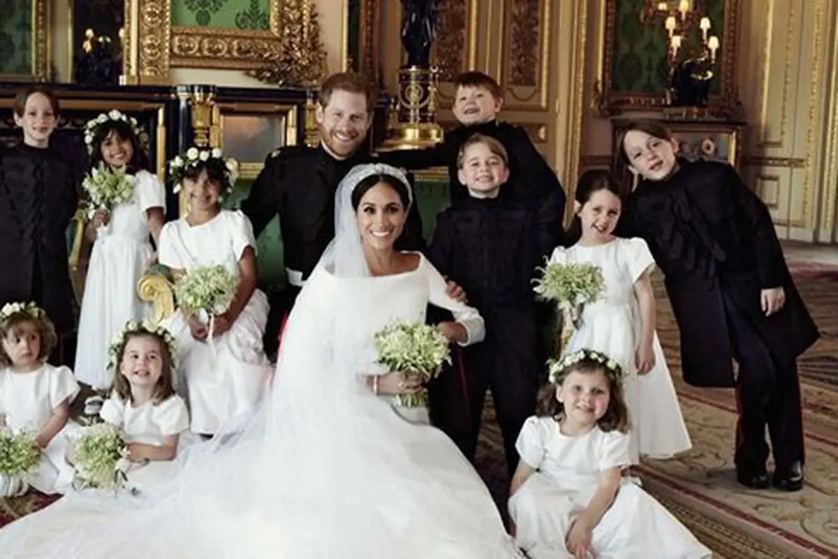 Foto bersama pengiring pengantin/copyright instagram.com/kensingtonroyal