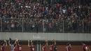 Para pemain Timnas Indonesia menyapa suporter usai laga persahabatan melawan Puerto Rico di Stadion Maguwoharjo, Sleman, Selasa (13/6/2017). Kedua negara bermain imbang 0-0.(Bola.com/Vitalis Yogi Trisna)