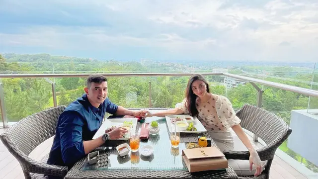 Main Sinetron ‘Bismillah Cinta’, Ini 6 Potret Mesra Ali Syakieb dan Margin Wieheerm