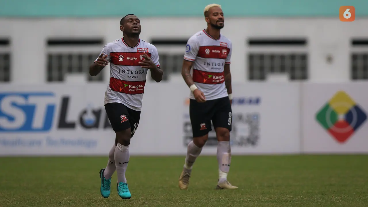 Foto: Dua Kali tertinggal, Persipura Akhirnya Imbangi Madura United 2-2 di BRI Liga 1
