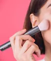 ilustrasi blush brush/copyright freepik.com/kroshka__nastya