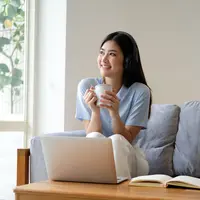 Hidup lebih bahagia di usia dewasa./Copyright&nbsp;shutterstock.com/g/Sucharat+jaikaew