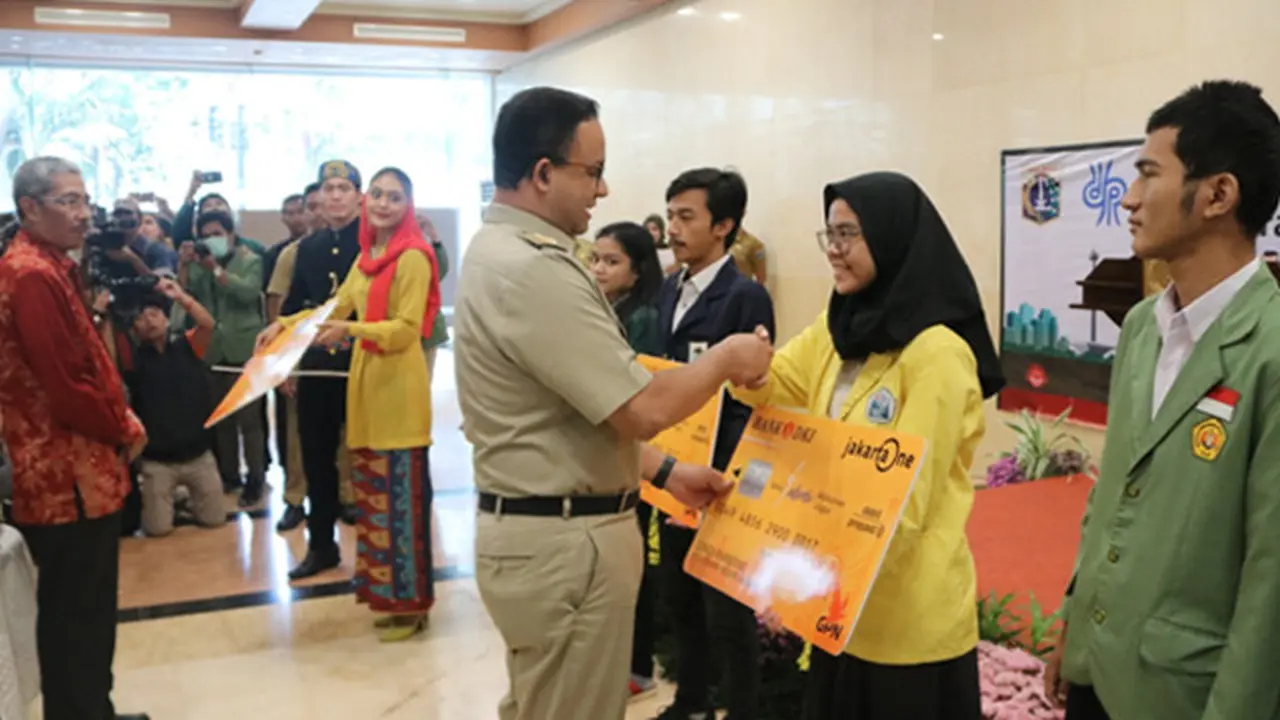 Dukung Warga DKI Kuliah, Pemprov DKI Sukses Salurkan 12 Ribu Lebih Kartu Jakarta Mahasiswa Unggul