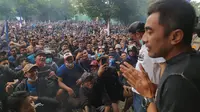 Tampak keramaian suporter PSIM Yogyakarta. (Bayu Satrio/Bola.com)