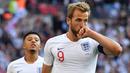 Striker Inggris, Harry Kane, merayakan gol yang dicetaknya ke gawang Bulgaria pada laga Kualifikasi Piala Eropa 2020 di Stadion Wembley, London, Sabtu (7/9). Inggris menang 4-0 atas Bulgaria. (AFP/Ben Stansall)
