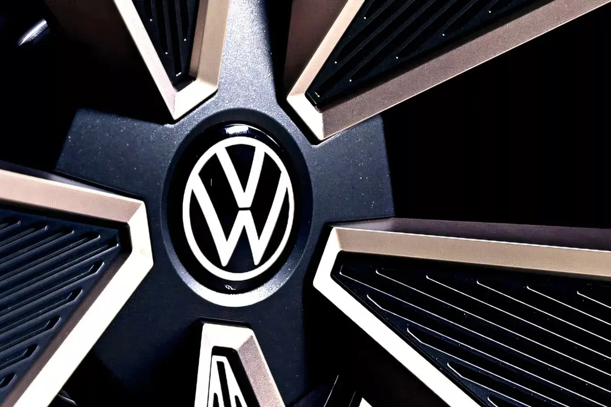 Volkswagen terpaksa memecat ratusan karyawan di Jerman akibat masalah absensi, berdampak besar pada produksi dan keuangan Perusahaan (Volkswagen)