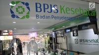 Suasana pelayanan BPJS Kesehatan di Jakarta, Rabu (28/8/2019). Sedangkan, peserta kelas mandiri III dinaikkan dari iuran awal sebesar Rp 25.500 menjadi Rp 42.000 per bulan. Hal itu dilakukan agar BPJS Kesehatan tidak mengalami defisit hingga 2021. (merdeka.com/Iqbal S. Nugroho)