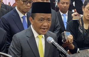 Menteri Energi dan Sumber Daya Mineral (ESDM) Bahlil Lahadalia usai pelantikan pejabat Kementerian ESDM, Rabu (6/5/2026). Bahlil menjabarkan mengenai rencana penggunaan CNG. (Liputan6.com/Christian)