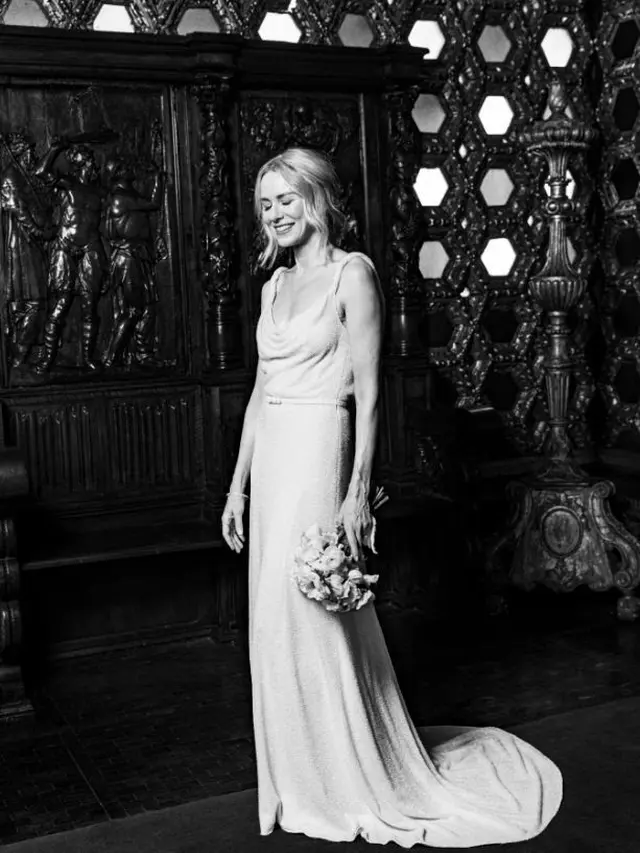 Potret Naomi Watts Menikah Lagi dengan Billy Crudup, Tampil Elegan Kenakan Gaun Pengantin Dior