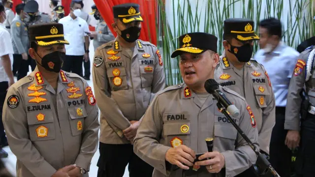 Kapolda Metro Jaya, Irjen Pol Fadil Imran saat melantik 28 Kapolsek di Mapolda Metro Jaya, Selasa (24/4/2022). (Dok: Humas Polda Metro Jaya)