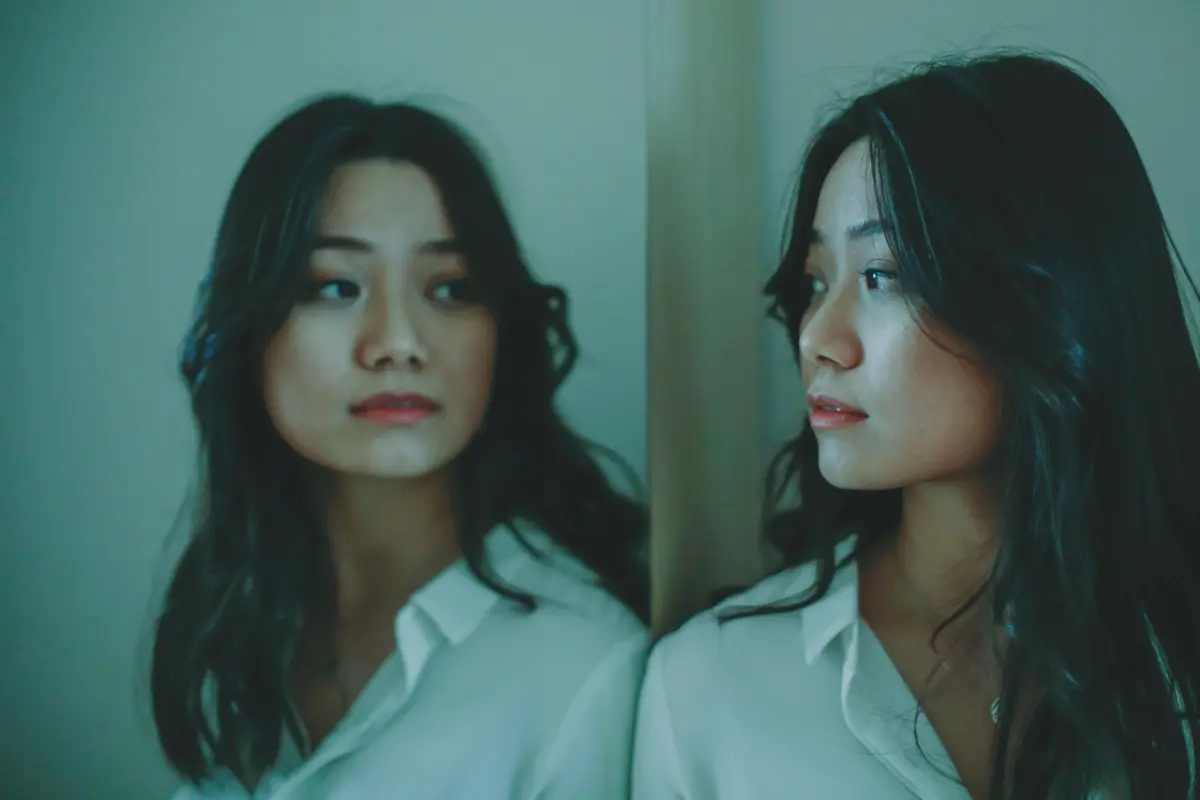 aries yang jago berpura-pura bahagia di acara nikahan mantannya