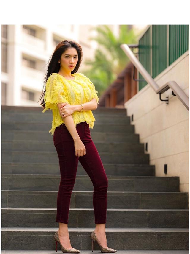 7 Potret Angel Karamoy Hasil Jepretan Sang Mantan, Cantik Bak ABG