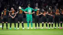 Pemain Paris Saint-Germain (PSG) mengheningkan cipta selama satu menit untuk mengenang para korban banjir Libya dan gempa Maroko sebelum pertandingan sepak bola Grup F Liga Champions antara Paris Saint-Germain (PSG) dan Borussia Dortmund di Stadion Parc des Princes, Paris, Prancis, Selasa (19/9/2023). Banjir Libya menewaskan lebih dari 11.000 orang dan 10.100 lainnya hilang, sementara gempa Maroko menewaskan setidaknya 2.900 orang. (AP Photo/Michel Euler)