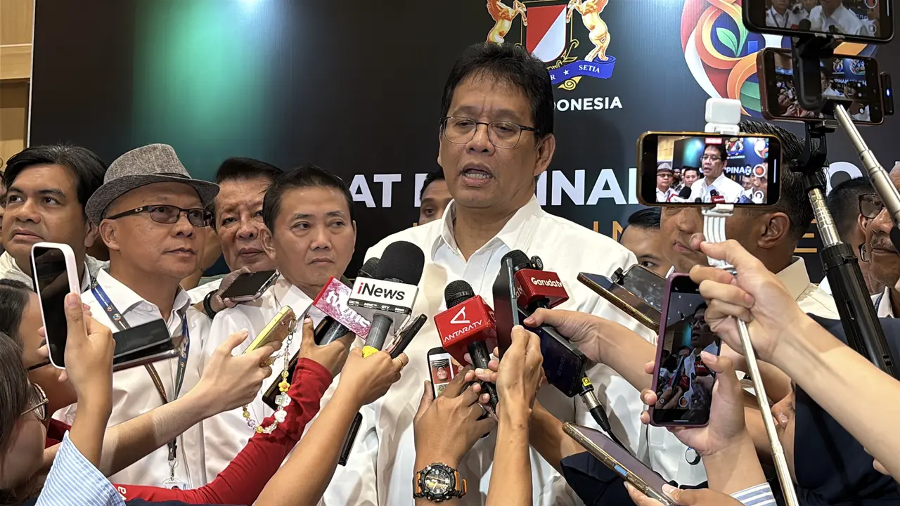 Menteri Keuangan (Menkeu) Purbaya Yudhi Sadewa menghadiri Rapimnas KADIN, di Park Hyatt, Jakarta, Senin (1/12/2025). (Liputan6.com/Tira)