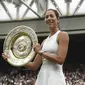 Petenis Spanyol, Garbine Muguruza, berhasil meraih gelar juara Wimbledon usai menaklukkan Venus Williams di All England Lawn Tennis Club, Inggris, Sabtu (15/7/2017). Muguruza menang 7-5 dan 6-0 atas Williams. (AFP/Facundo Arrizabalaga)