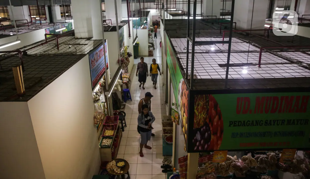 Suasana perdagangan di kawasan Pasar Rumput, Jakarta, Kamis (28/11/2019). Sebagian pedagang telah menempati kios-kios di area Pasar Rumput. (Liputan6.com/Faizal Fanani)