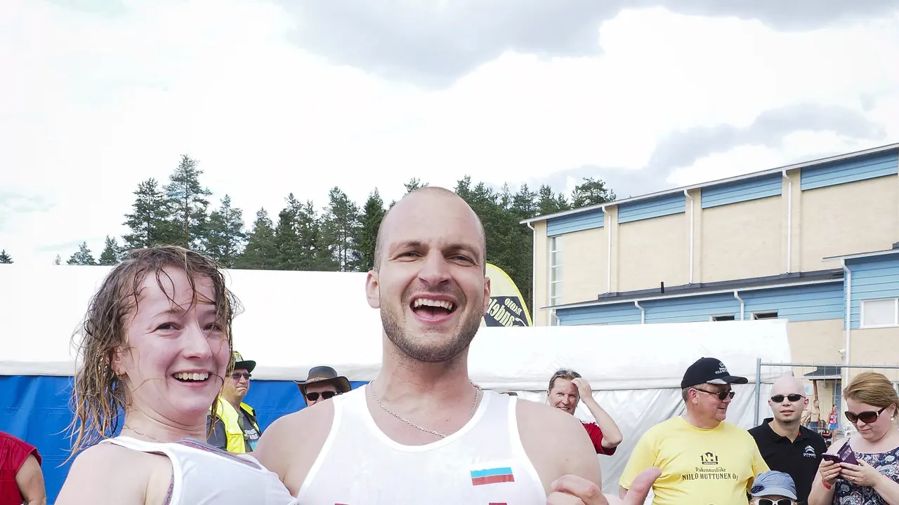 20160702-Kompetisi Unik nan Romantis di Finlandia, Lomba Lari Sambil Gendong Istri-Finlandia