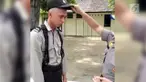 Seorang calon Polisi menangis saat pelatihan karena kangen keluarga.