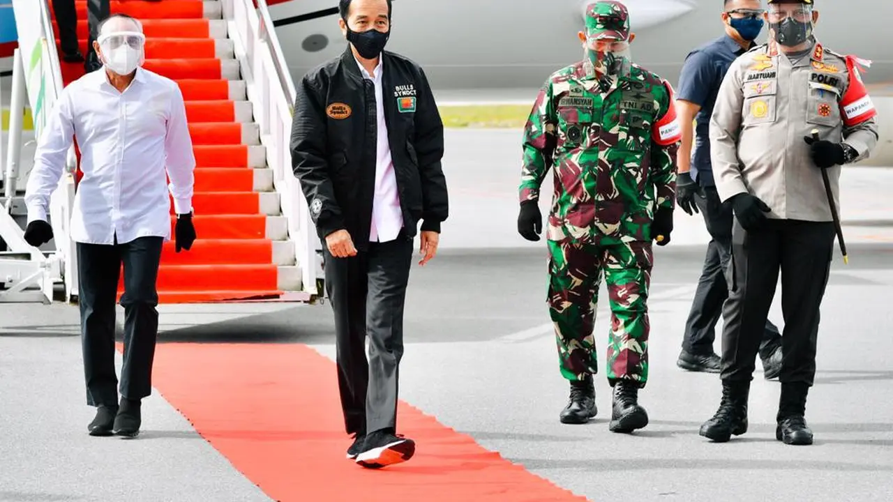 Presiden Jokowi tiba di Kabupaten Tapanuli Utara dengan Pesawat Kepresidenan Indonesia-1 melalui Pangkalan TNI AU Halim Perdanakusuma. (Istimewa)