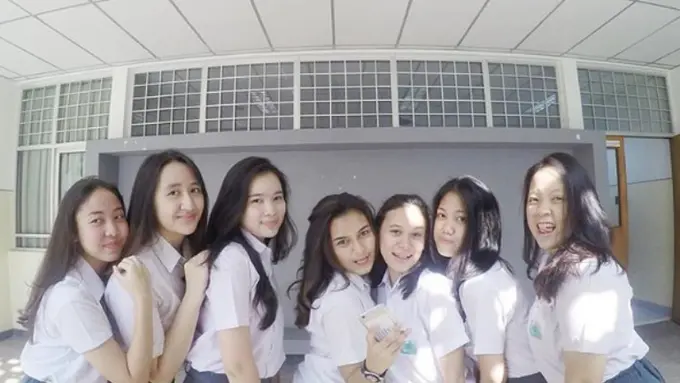 4 Rok Abu-abu Ini Jadi Andalan Siswi SMA Lho