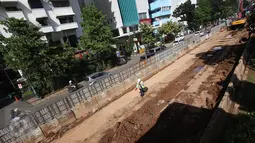 Suasana pembangunan proyek underpass Matraman di Jakarta, Rabu (5/4). Proyek senilai Rp118 miliar itu ditargetkan selesai pada akhir 2017. (Liputan6.com/Immanuel Antonius)