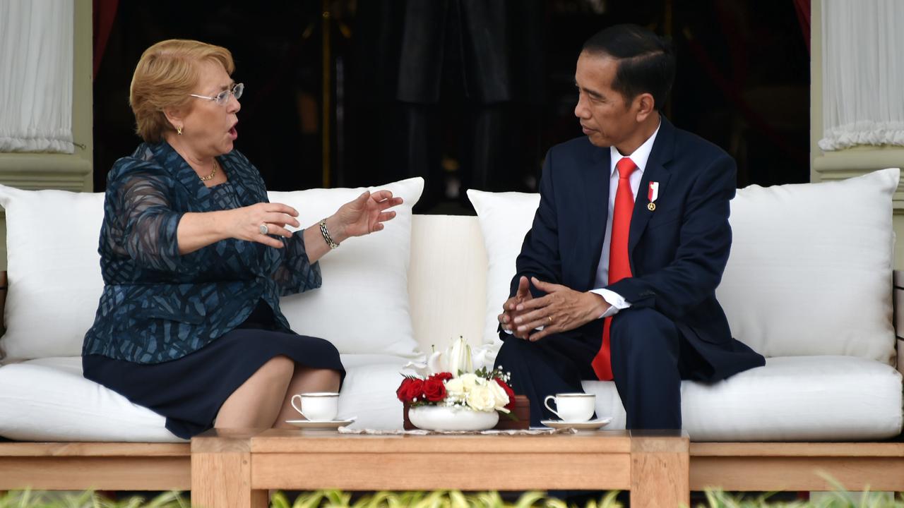 20170512-Presiden Jokowi Sambut Kedatangan Presiden Chile-AFP