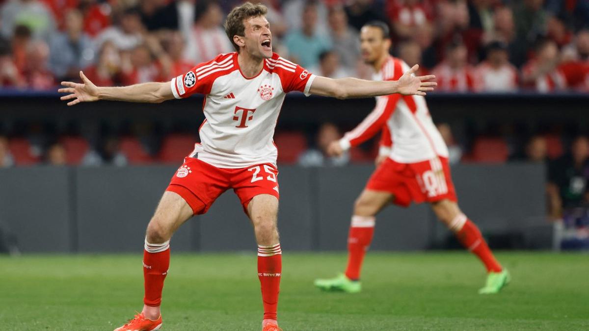 Kelakar Thomas Muller kepada Aurelien Tchouameni: Dia Kepo dengan Taktik Bayern Munchen