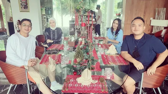 Pasha Ungu bersama istri dan Momo Geisha dengan suaminya (Foto: Instagram/@pashaungu_vm)