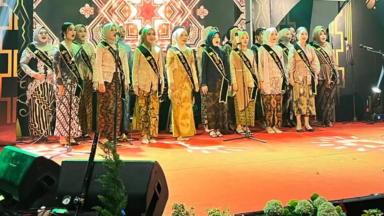 Sebanyak 45 wanoja (Wanita) Desa bersaing memperebutkan Wanoja Desa 2023 Kabupaten Garut, Jawa Barat 2023. (Liputan6.com/Jayadi Supriadin)