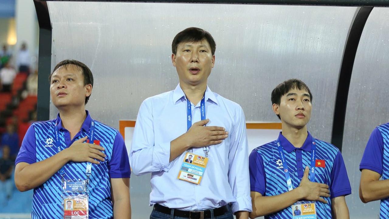 Kim Sang-sik - Timnas Vietnam