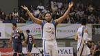Pebasket Satria Muda Pertamina, Dior Alexandros Lowhorn, melakukan selebrasi saat melawan Pelita Jaya pada game pertama final IBL 2018 di Britama Arena, Jakarta, Kamis (19/4/2018). Satria Muda menang 73-63 atas Pelita Jaya. (Bola.com/M Iqbal Ichsan)