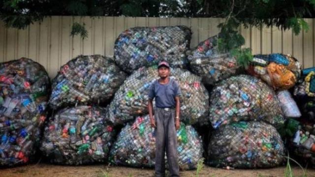 Meski Idap Kanker Tulang, Pria Ini Jalan Kaki Pungut Sampah Tiap Hari Hingga 10 Km