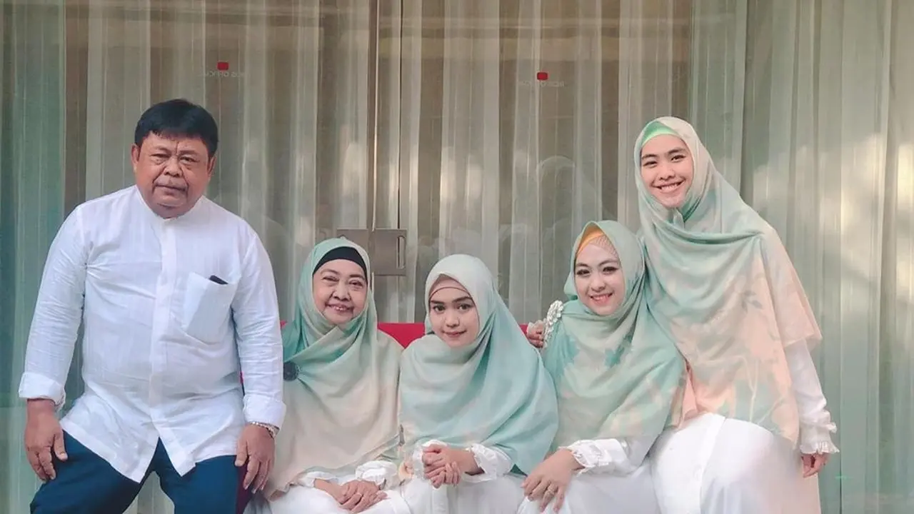 5 Potret Bahagia Ria Ricis dan Keluarga