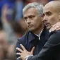 2. Derby Manchester United melawan Manchester City menjadi awal rivalitas antara Jose Mourinho dan Pep Guardiola di Premier League. Keduanya pernah bersaing saat masih menukangi Real Madrid dan Barcelona. (Reuters/Carl Recine)