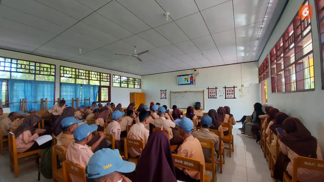 Siswa diperkenalkan Netiket di Masa MPLS (Liputan6.com)