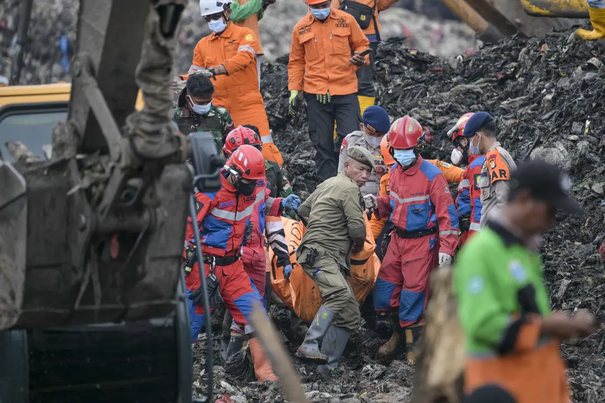 Longsor TPST Bantargebang: Lima Korban Tewas Ditemukan, Pencarian dan Evakuasi Masih Berlanjut