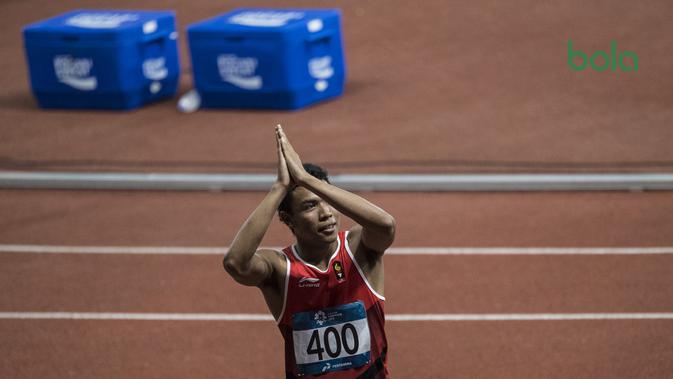 Pelari Indonesia, Lalu Muhammad Zohri, meminta maaf gagal meraih medali pada nomor 100 meter Asian Games di SUGBK, Jakarta, Minggu (26/8/2018). Lalu Zohri finish di urutan ke tujuh dengan catatan waktu 10,20 detik. (Bola.com/Vitalis Yogi Trisna)