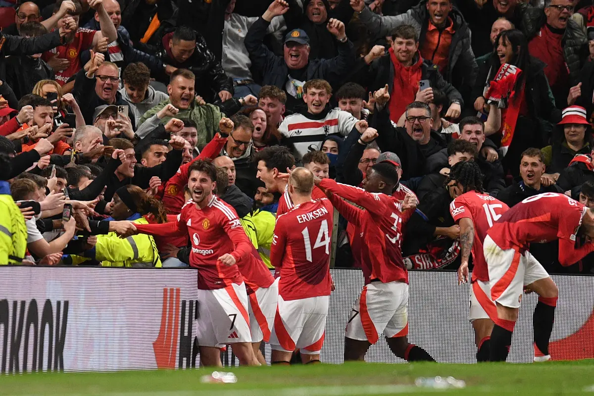 Selebrasi pemain Manchester United saat menang super dramatis atas Lyon di Liga Europa