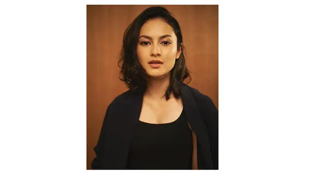 6 Potret Clara Josephine Bernadeth, Model Wanita di Video Klip Terbaru NOAH