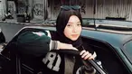 Ansellma Putri selalu curi perhatian saat mengenakan hijab hitam saat hangout. Ansel saat bergaya di dekat mobil ini kian membuatnya terlihat kece. Selebgram hits Bandung ini terlihat cantik memesona dengan hijab hitam. Banyak warganet memuji kecantikan Ansel di foto tersebut. (Liputan6.com/IG/@ansellmaputri)