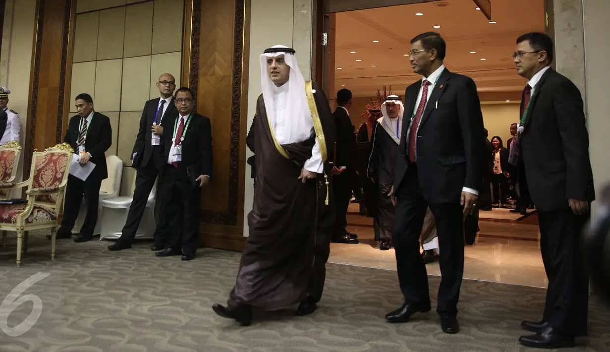 Menteri Luar Negeri Arab Saudi, Adel al-Jubeir saat melakukan kunjungan dengan Presiden Jokowi di sela pertemuan KTT Luar Biasa OKI di Jakarta, Senin (7/2/2016). (Liputan6.com/Faizal Fanani)