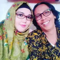 Kehidupan rumah tangga Mandra dan Mildra Juwita telah genap 21 tahun (Instagram/@mandra_ys)