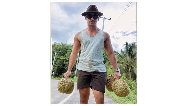 Pria ganteng durian (Sumber: Instagram/@hotdudeswithdurian)