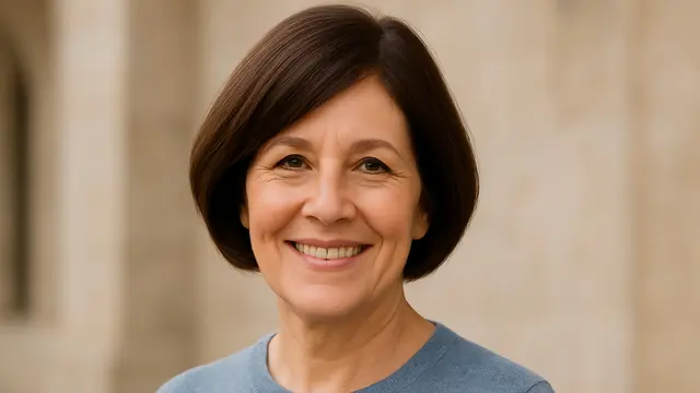 Model Rambut Bob Nungging Pendek untuk Ibu-ibu Usia 50 Tahun