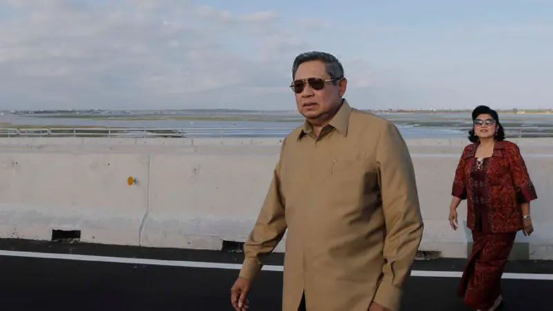 4foto-sby-resmi-130924b.jpg