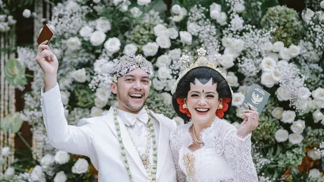 Indah Indriana telah menikah dengan Diaz Adritya Putra Adrian pada 5 Juni 2021 lalu  (https://www.instagram.com/p/CQ7mpCxsP_Y/?utm_medium=copy_link)